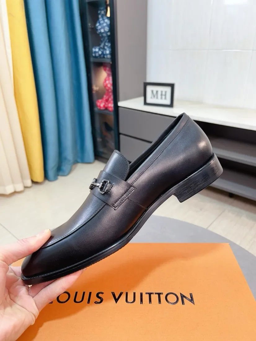Men's men's shoes 💰500🌸🌸 [Louis Vuitton (LV)] High-end business formal leather shoes 🍀 luxurious and elegant style, both practicality and style, professional focus on details and quality, counter original 1⃣️: 1⃣️ ultra-accurate reproduction 👍🏻! Material: The upper is made of imported original calfskin➕imported Italian cowhide leather. Original anti-slip and wear-resistant outsole! Code number: 38--44 (45 customized)